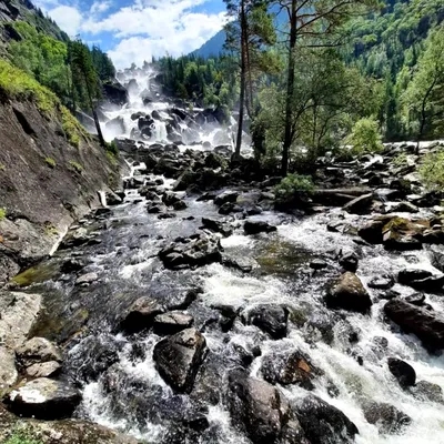 Изумительное зрелище: фотография горного водопада во всей красе