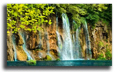 Прекрасное сочетание альпийских вершин и потрясающего водопада (фото)