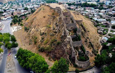 Величие природы: уникальные пейзажи города гори