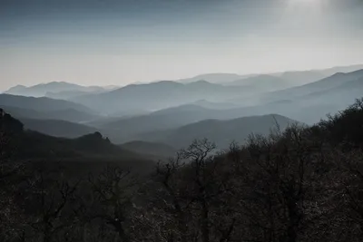 Потрясающие черно-белые горные хребты