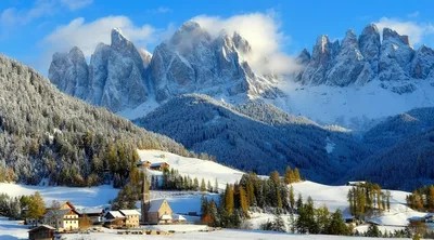Фон с горами Италии на рисунках