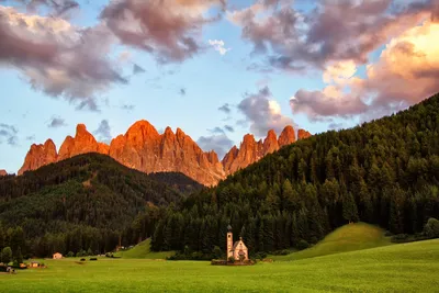 Уникальные рисунки гор Италии в стиле арт