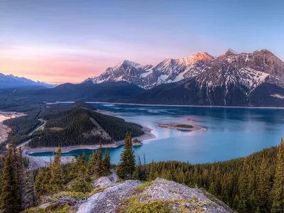 Закаты над горами: Магнетизирующие снимки Канадских гор