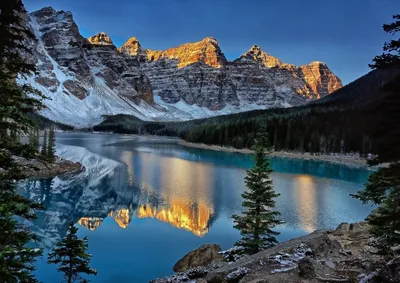 Фон с изображением канадских гор для вашего проекта