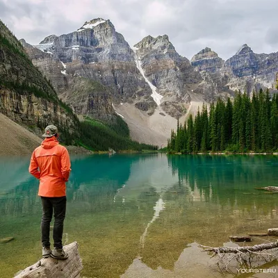 Изумительные горы Канады на обоях твоего телефона.