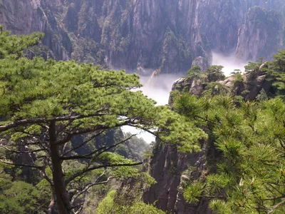 Арт-фото горы Хуаншань в 4K разрешении