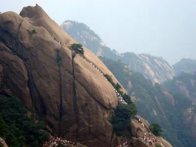 Фотография горы Хуаншань в хорошем качестве для скачивания