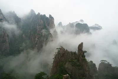 Рисунок горы Хуаншань в формате webp