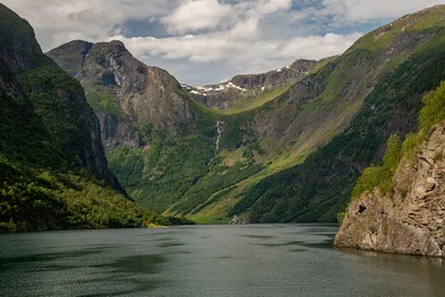 Очаровательные фоны с горами Норвегии для различных размеров экранов