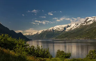 Живописные пейзажи гор Норвегии в высоком разрешении