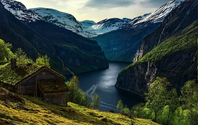 Исследуйте красоту гор Норвегии на потрясающих фотографиях