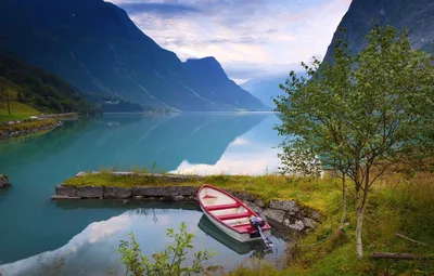 Фото гор Норвегии в стиле искусства настенной живописи