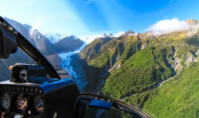 Фото гор Новой Зеландии на фоне ясного неба