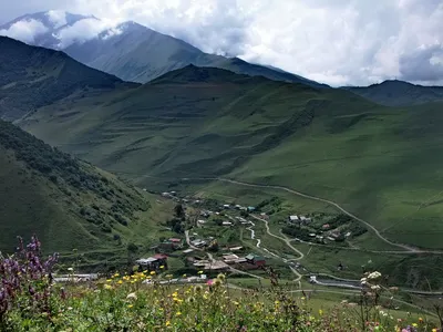 Величественные горные вершины осетийских гор на фото