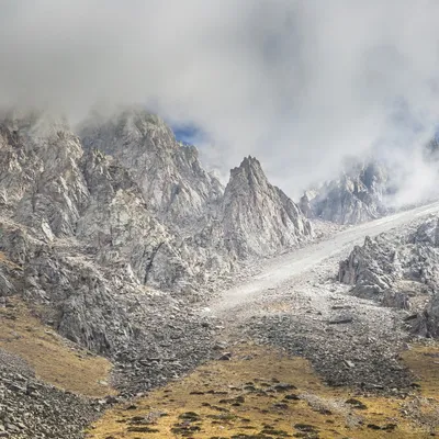 Удивительные горные скалы в объективе (фото)