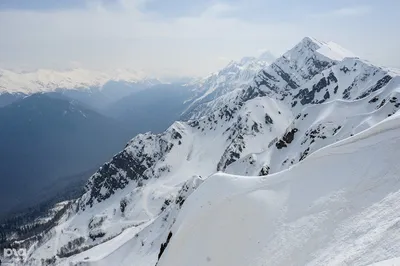 Превосходные фото гор снегом: прикоснитесь к величию природы