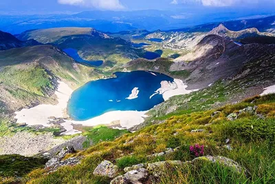 Очарование гор Болгарии: выберите формат скачивания - PNG, JPG или WebP