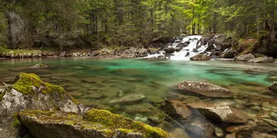 Красота россыпи гор и могучих водопадов в фотографиях