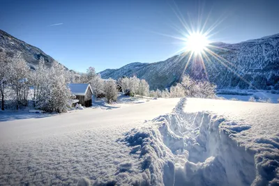 Горы зимой: Впечатляющие изображения для загрузки бесплатно