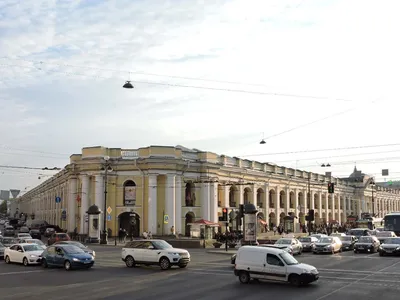 Величественность Гостиного двора Санкт-Петербурга на фото