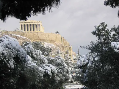 Зимние сцены Греции: загрузка в JPG, PNG, WebP доступна!
