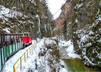 Фотоотчет: зимние моменты в Гуамском ущелье