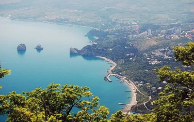 Фотоальбом Гурзуфского пляжа: красота Крыма в одном месте