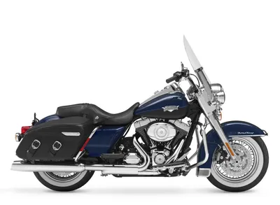 Изображение мотоцикла Harley-Davidson Road King Classic в дневное время суток