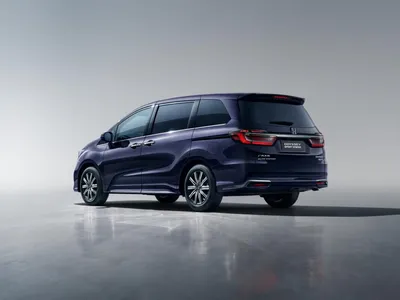 Фото Honda Odyssey 2023: как автомобиль выглядит на дороге