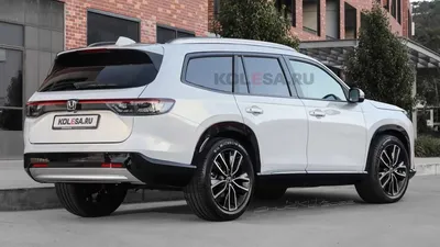 Фото Honda Pilot 2023 на парковке