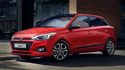 Фото Hyundai i20 2023 на черном фоне