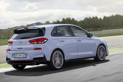 Изображения Hyundai i30 N 2023 в городской среде