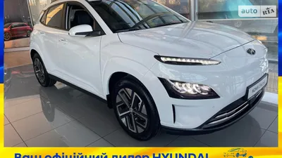 Фото Hyundai KONA Electric 2023 на зеленом фоне