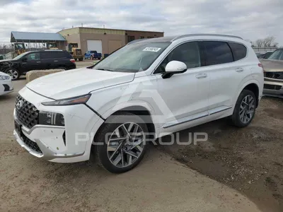 Hyundai Santa Fe 2023 на фото под ярким солнцем