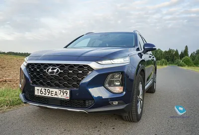 Фото Hyundai Santa Fe 2023 на заснеженной дороге