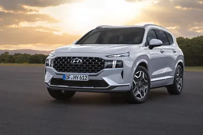 Hyundai Santa Fe 2023 на фото с камерой заднего вида