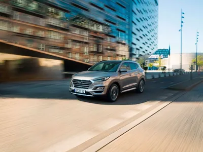 Hyundai Tucson 2023 на фотографии солнечного дня