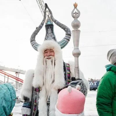 Изображение Якутского Деда Мороза с возможностью выбора формата для скачивания