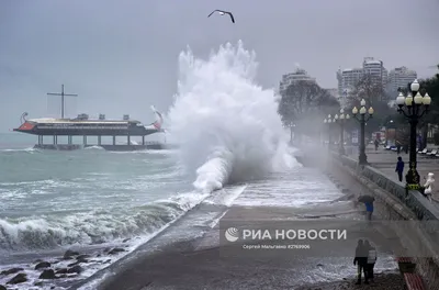 Хорошее качество фото Ялты: неподражаемое синее небо