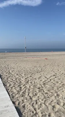 Фото пляжа Янтарный на фоне моря