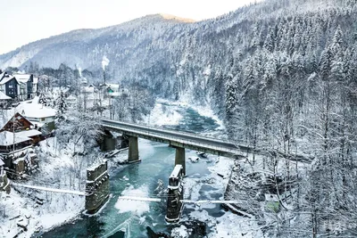 Зимние игры света: Фотографии Яремчи зимой