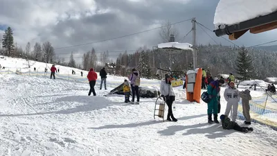 Зимний пейзаж Яремчи: Фотографии заснеженных дорог