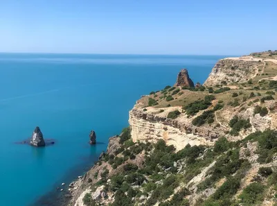 Волнующие пейзажи моря весной: идеальное место для отдыха