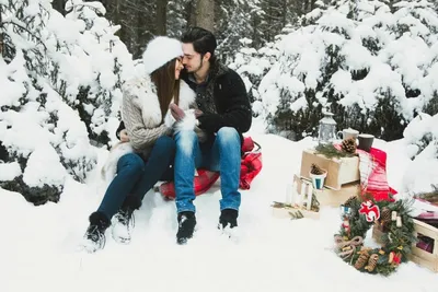 Зимние поцелуи: романтические кадры для пары