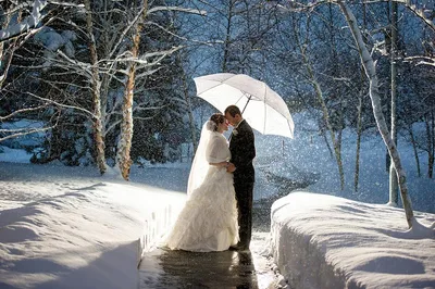 Уютные свадебные кадры зимой