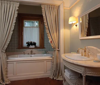 Фото идеи для ванной комнаты с использованием молочных оттенков и стильного дизайна.