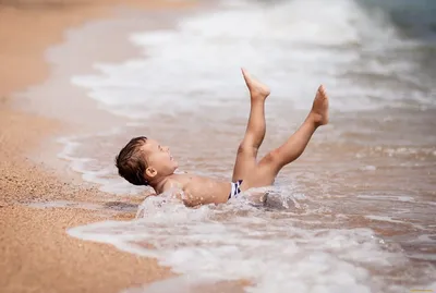 Фотошедевры отдыха на море с детьми: выберите изображение