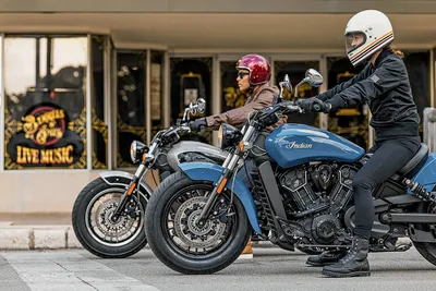 Картинка мотоцикла Indian Scout Bobber в классическом стиле