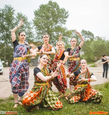 Магия передвижений: захватывающие фотографии индийских танцорок