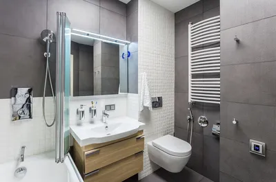 Функциональная и стильная ванная комната с душевой кабиной